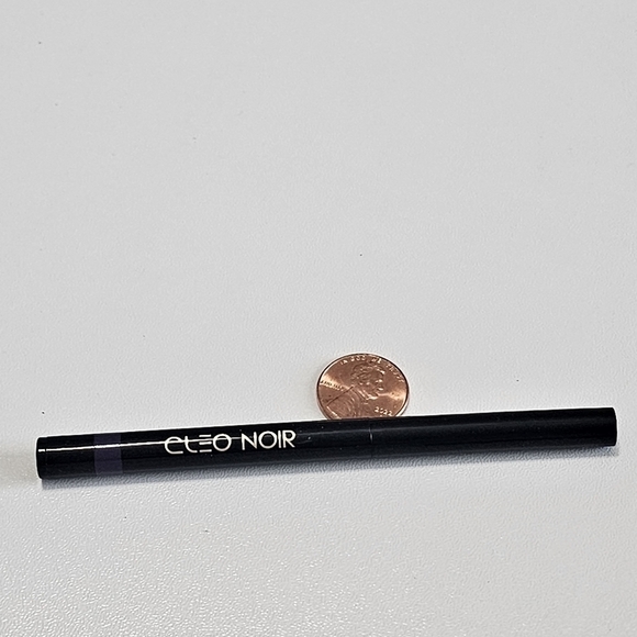 ๐ 4 for $25 ๐ CLEO NOIR TWIST UP EYELINER IN PURPLE - Picture 6 of 7